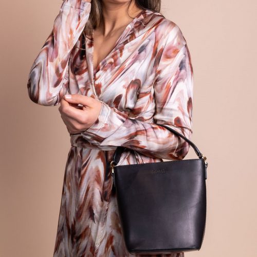 Alternative view of O My Bag Bobbi Bucket Bag Midi Black Classic Leather